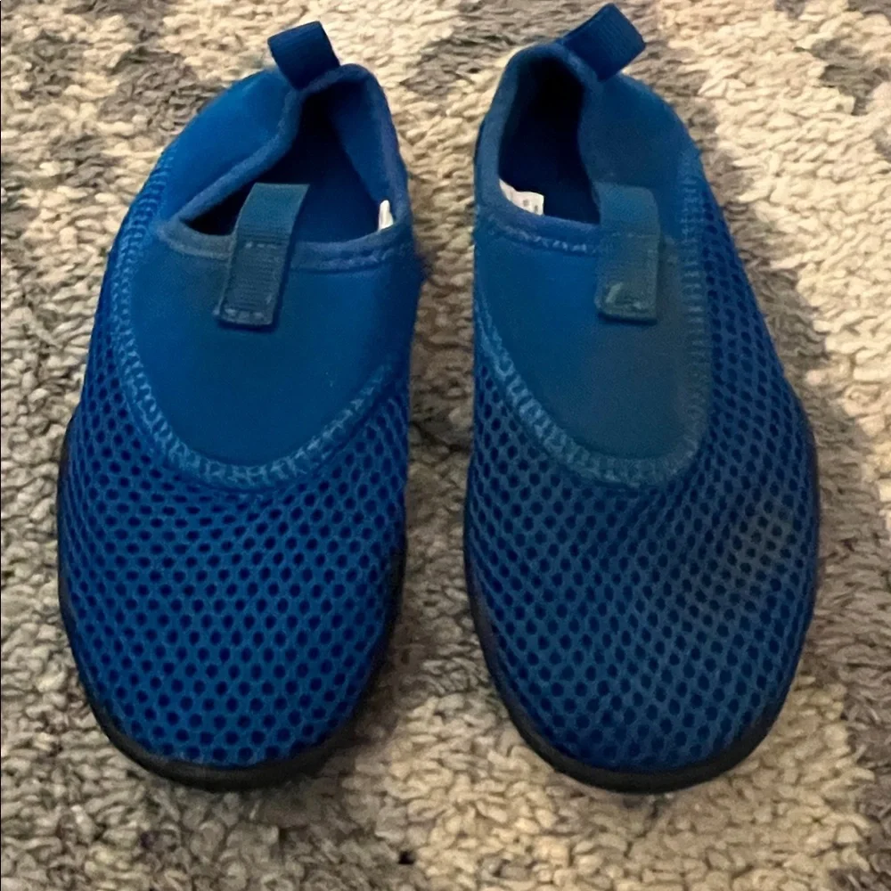 Wonder Nation water shoes, black, size 9/10 NWT and EUC! Bonus BLUE pair FREE!